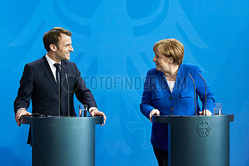 Berlin  Deutschland - Bundeskanzlerin Angela Merkel und Emmanuel Macron  der Staatspraesident Frankreichs.