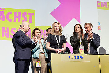 Berlin  Deutschland - Linda Teuteberg und das Parteipreasidium auf dem FDP-Bundesparteitag.