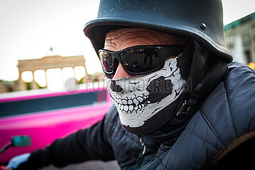 FEA Gesichtserkennung Outfit Motorradfahrer