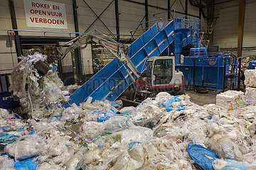 recycling plant for plastic and paper waste