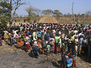 Crowds of people wait for food aid at an MSF feeding clinic in Angola. Feeding centres and other humanitarian aid were organised in Angola after widescale malnutrition during and following the countrys civil war.