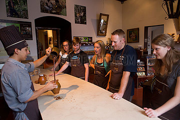 chocolate workshop for tourists in guatamala