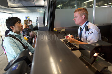 passport control at schiphol airport