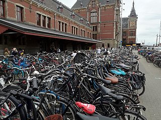 Fahrr?der am Bahnhof Amsterdam Centraal