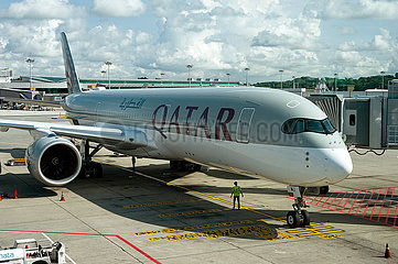 Singapur  Republik Singapur  A350 Passagierflugzeug der Qatar Airways auf dem Flughafen Changi