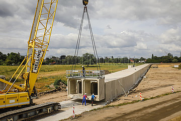 Emscherumbau  Neubau Abwasserkanal Emscher  Ruhrgebiet  Oberhausen  Nordrhein-Westfalen  Deutschland
