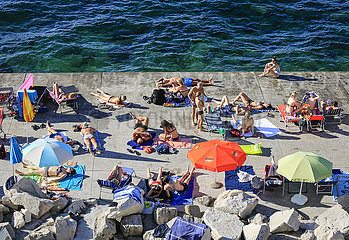 Strandleben am Stadtstrand  Piran  Istrien  Slowenien
