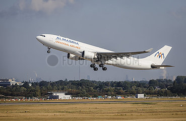 Almasria Universal Airlines Flugzeug startet vom Flughafen Duesseldorf International  DUS  Nordrhein-Westfalen  Deutschland