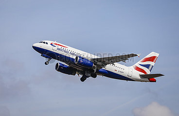 British Airways Flugzeug startet vom Flughafen Duesseldorf International  DUS  Nordrhein-Westfalen  Deutschland