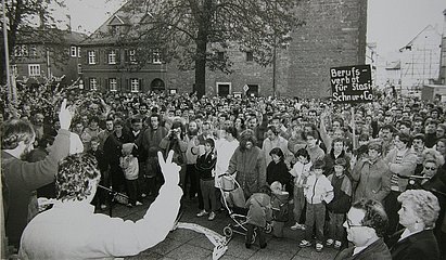 5. April 1990  Erfurt  Demonstration aus Solidaritaet zu Personen im Hungerstreik