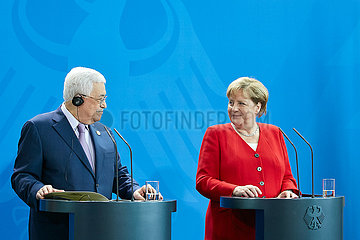 Berlin  Deutschland - Bundeskanzlerin Angela Merkel und Mahmoud Abbas  der Praesident der Palaestinensischen Autonomiebehoerde.