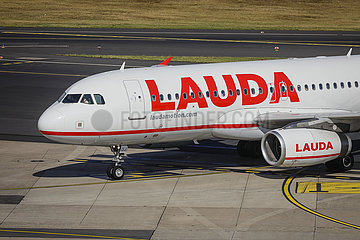 Lauda Flugzeug  Flughafen Duesseldorf International  DUS  Nordrhein-Westfalen  Deutschland