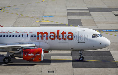 Air Malta Flugzeug  Flughafen Duesseldorf International  DUS  Nordrhein-Westfalen  Deutschland