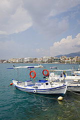 Fischerboote im Hafen von Klamata  Messenien  Peloponnes  Griechenland