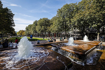 Springbrunnen am Kaiserplatz in der Bonner Innenstadt  Nordrhein-Westfalen  Deutschland