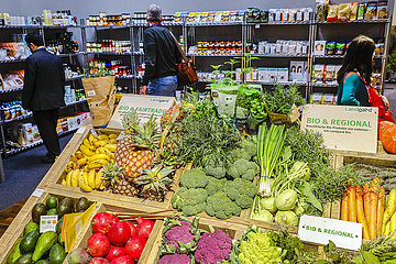 Bio-Gemuese und Bio-Obst im Bio-Markt  ANUGA Lebensmittelmesse  Koeln  Nordrhein-Westfahlen  Deutschland