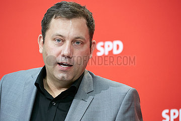 Berlin  Deutschland - Lars Klingbeil  Generalsekretaer der SPD bei einer Pressekonferenz.