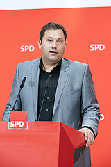 Berlin  Deutschland - Lars Klingbeil  Generalsekretaer der SPD bei einer Pressekonferenz.