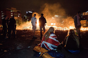 Grossbritannien  Belfast - Bonfire am Orangemen’s Day  protestantischer  jaehrlicher Feiertag zum Gedenken an die Schlacht am Boyne
