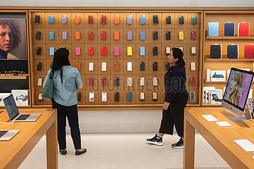 Singapur  Republik Singapur  Apple Store Verkaufsraum in der Orchard Road
