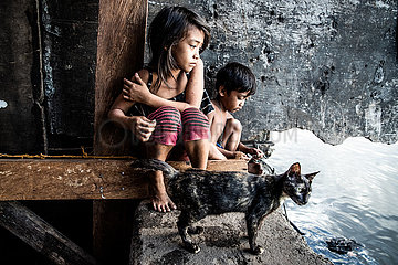 Floating Kids Manila in the Ocean of Plastic