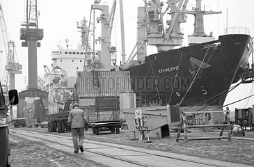 Warnow-Werft in Rostock  Maerz 1990