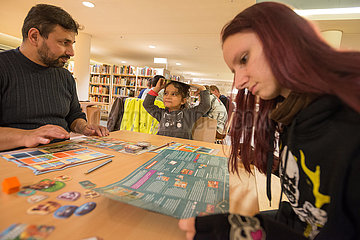 Interkultureller Dialog unter Spielern Stadtbibliothek