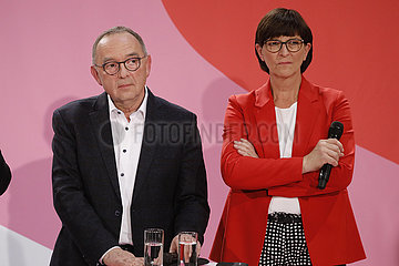 SPD Veranstaltung mit den Kandidatenteams fuer den Parteivorsitz  Willy-Brandt-Haus  12. November 2019