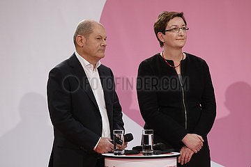 SPD Veranstaltung mit den Kandidatenteams fuer den Parteivorsitz  Willy-Brandt-Haus  12. November 2019