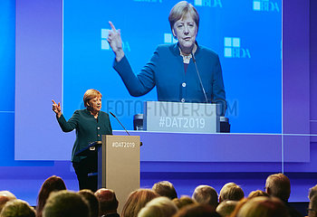 Berlin  Deutschland - Angela Merkel bei einer Rede zum Deutschen Arbeitgebertag 2019.