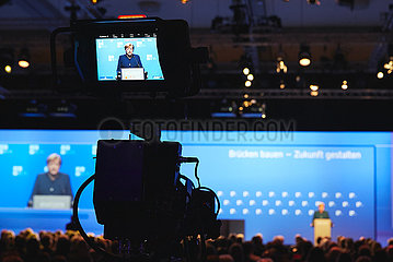 Berlin  Deutschland - TV-Kamera zeichnet die Rede von Angela Merkel beim Deutschen Arbeitgebertag 2019 auf.