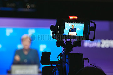 Berlin  Deutschland - TV-Kamera zeichnet die Rede von Angela Merkel beim Deutschen Arbeitgebertag 2019 auf.