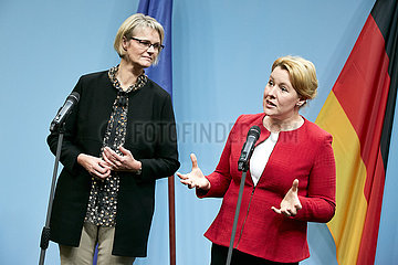 Berlin  Deutschland - Anja Karliczek und Dr. Franziska Giffey beim gemeinsamen Pressestatement.