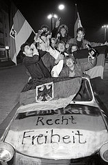 Deutsche Wiedervereinigung  Menschen feiern in Dresden  3. Oktober 1990