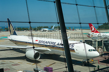 Phuket  Thailand  Boeing 777 Passagierflugzeug der Singapore Airlines auf dem Flughafen Phuket