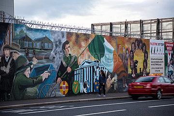 Grossbritannien  Nordirland  Belfast - Politische Wandmalerei  Falls Road  katholisches West Belfast