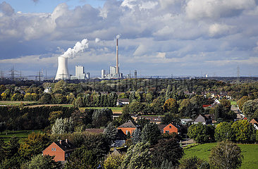 Industrielandschaft im Ruhrgebiet  Golfplatz  ThyssenKrupp Steel  Nordrhein-Westfalen  Deutschland  Europa