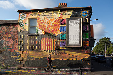 Grossbritannien  Nordirland  Belfast - Wandmalerei bei der Falls Road  katholisches West Belfast