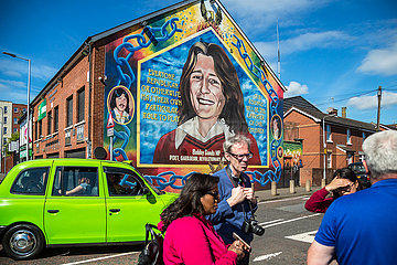 Grossbritannien  Nordirland  Belfast - Sinn-Fein-Gebauede mit Bobby-Sands-Portrait an der Falls Road  katholisches West Belfast