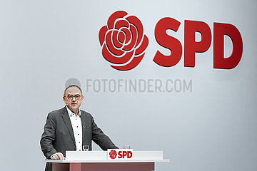 Berlin  Deutschland - Norbert Walter-Borjans mit der Bewerbungsrede beim Bundesparteitag der SPD.