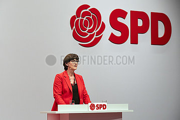 Berlin  Deutschland - Saskia Esken mit der Bewerbungsrede beim Bundesparteitag der SPD.