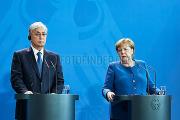 Berlin  Deutschland - Kassim-Schomart Tokajew und Bundeskanzlerin Angela Merkel.