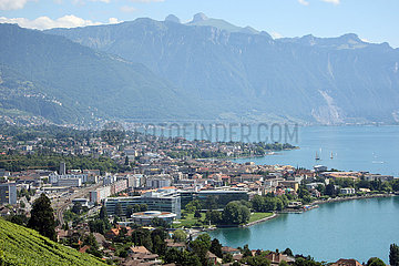 Montreux  Schweiz  Blick ueber die Stadt am Genfer See
