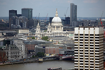 London  Grossbritannien  Stadtansicht mit der St Paul's Cathedral