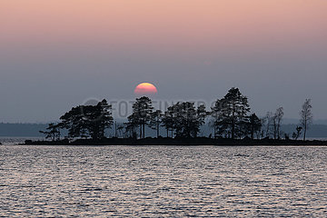 Hovmantorp  Schweden  Sonnenuntergang an einem See