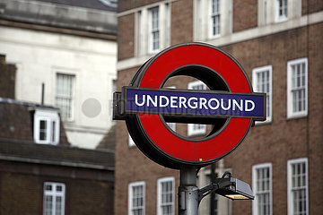 London  Grossbritannien  Hinweis auf eine U-Bahnstation