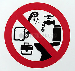 Dubai  Vereinigte Arabische Emirate  Schild - Wasserverschwendung verboten -