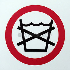 Dubai  Vereinigte Arabische Emirate  Schild - Waschen verboten -