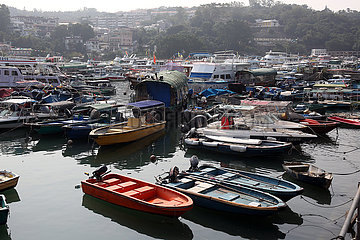 Hong Kong  China  Boote im Fischerdorf Lei Yue Mun