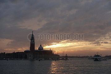 Venedig  Italien  Blick auf die Insel San Giorgio Maggiore in der Bucht von San Marco